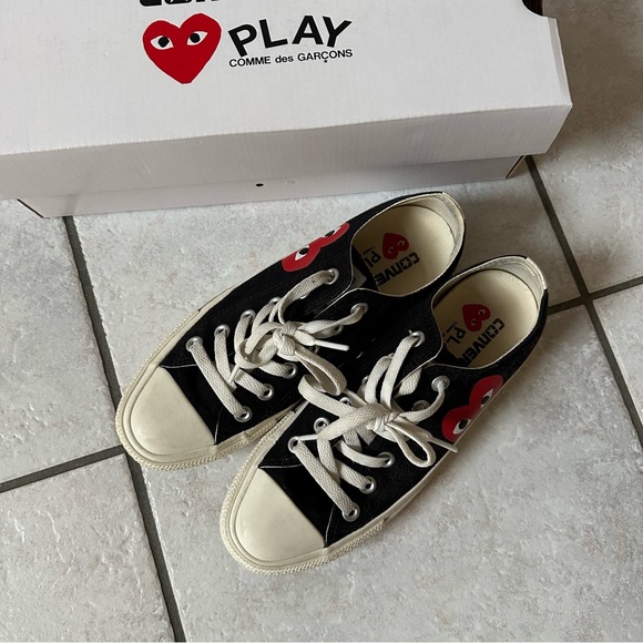 [SOLD] Converse x Comme des Garçons PLAY | Chuck 70 low top, black (US 7) - Picture 2 of 6